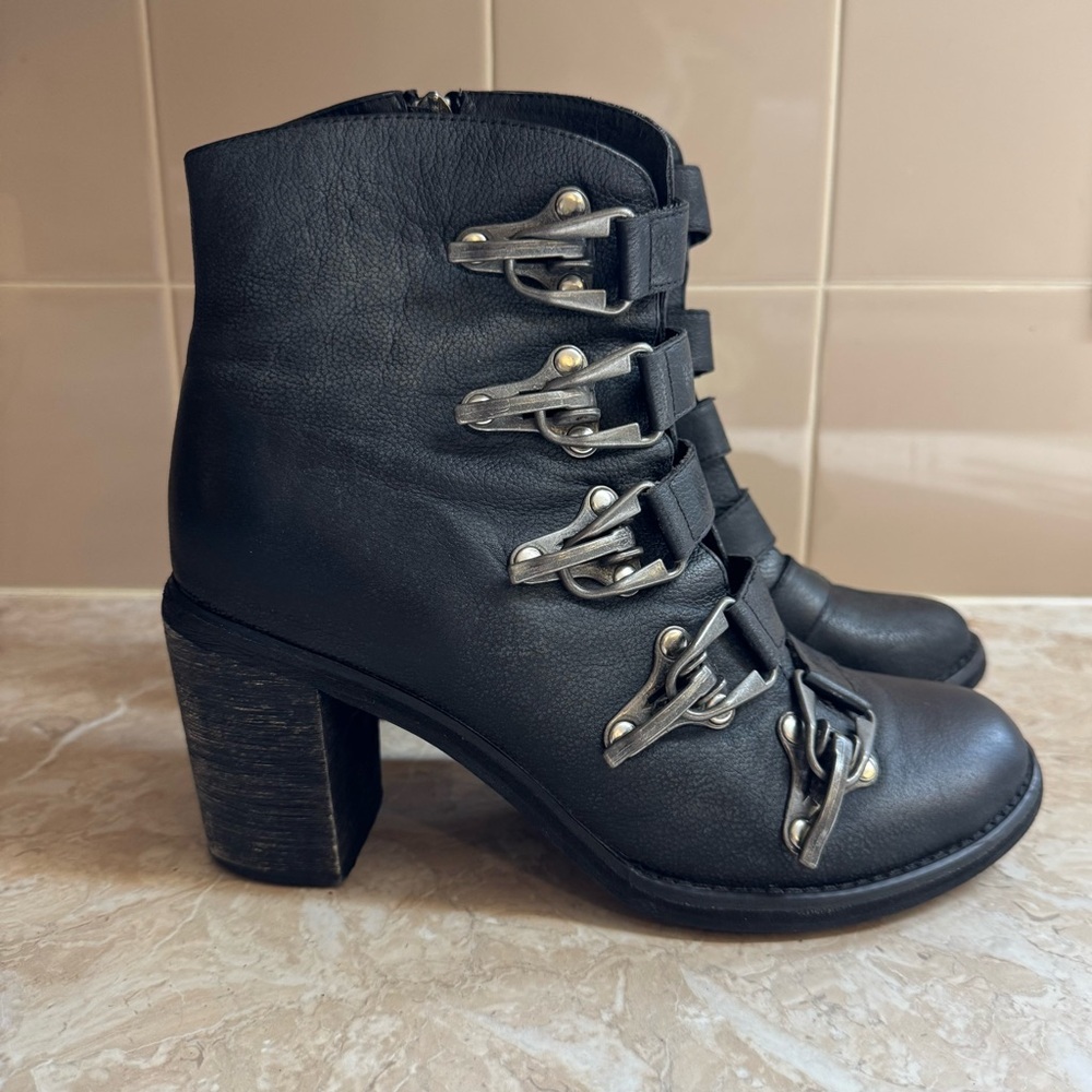 Jeffrey Campbell Boots Womens 9 Climber Buckle Zip Heels Ankle Bootie Black